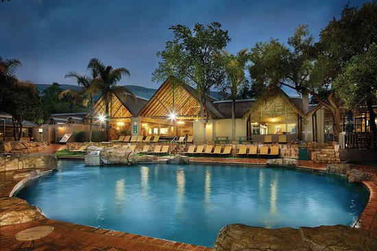 Beautiful night scene at Magalies Park timeshare resort
